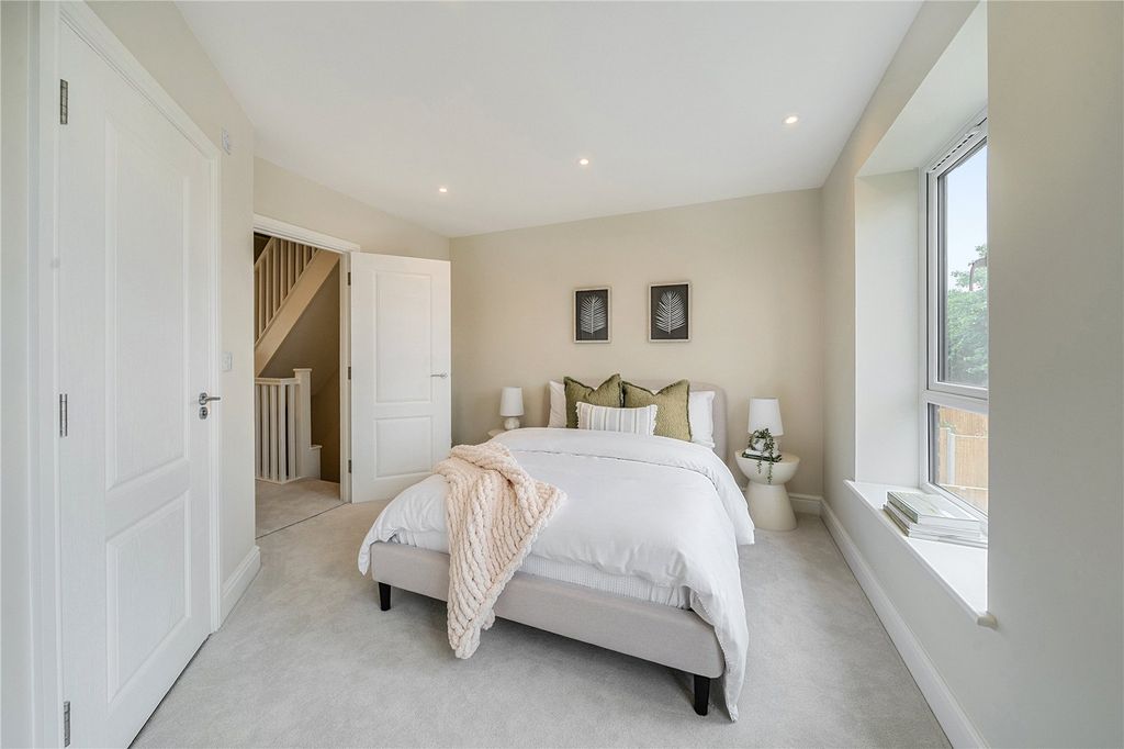 Additional image 15 of 3 bed semi-detached house for salePark Road, Farnborough, Hampshire GU14