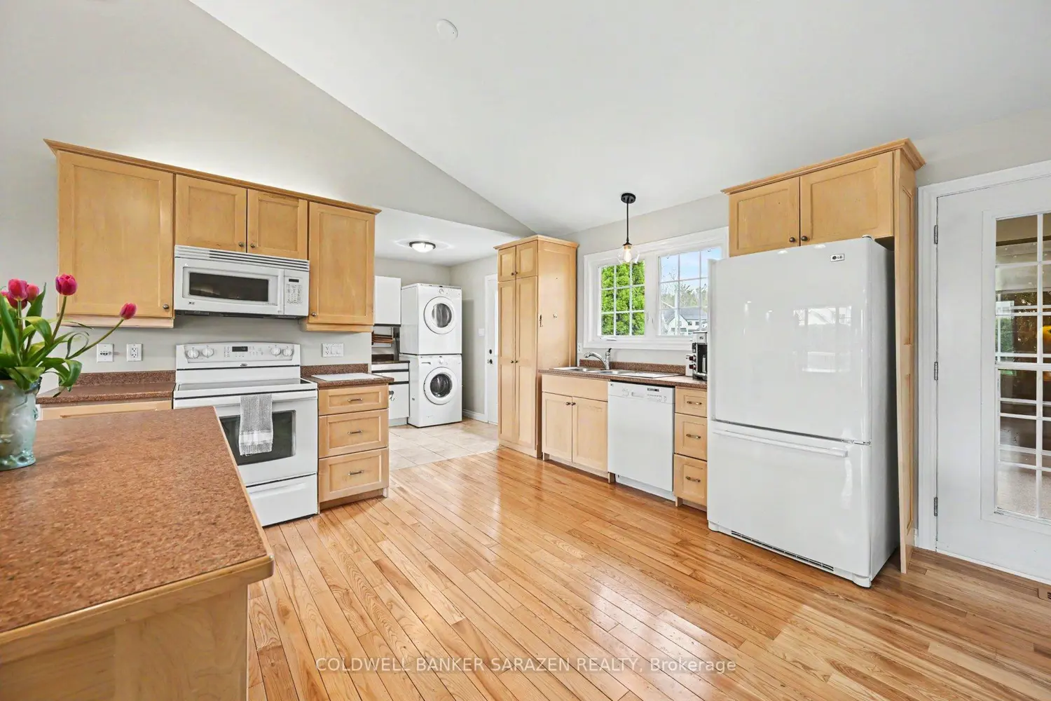 162 Erindale Avenue photo 3