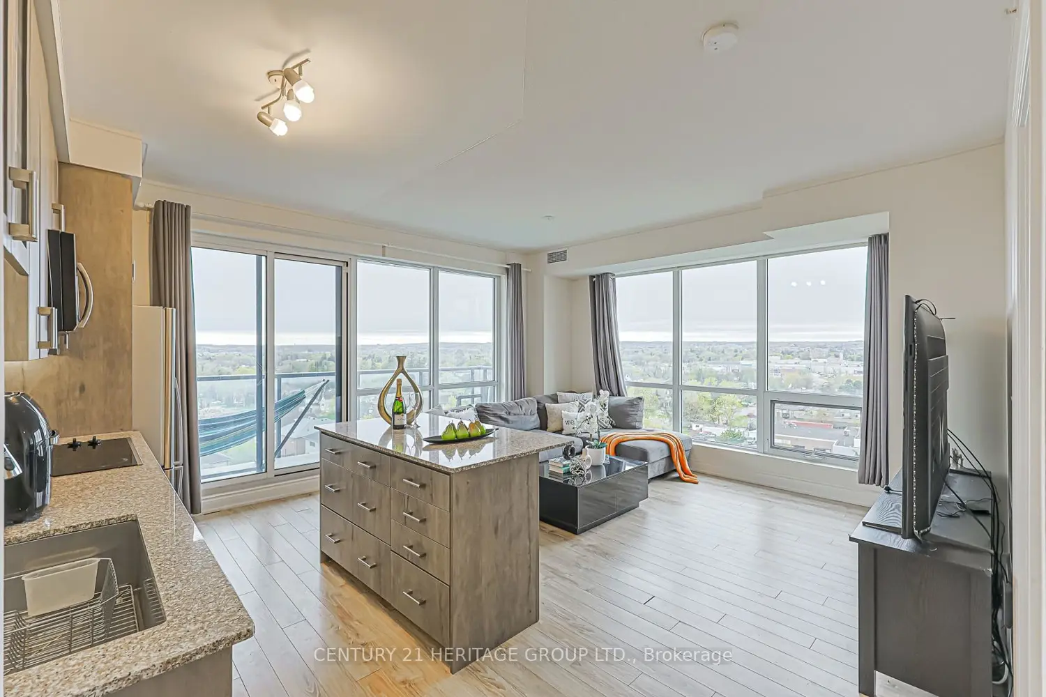 9090 Yonge Street 1002 photo 4