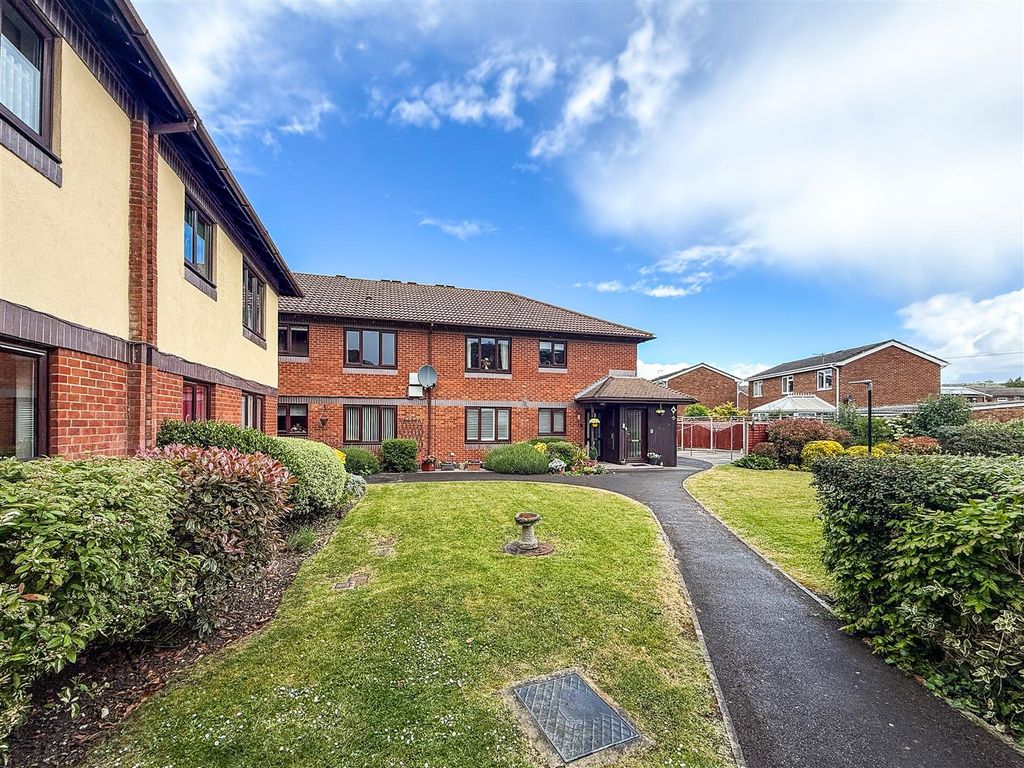 2 bed flat for salePostern Close, Portchester PO16