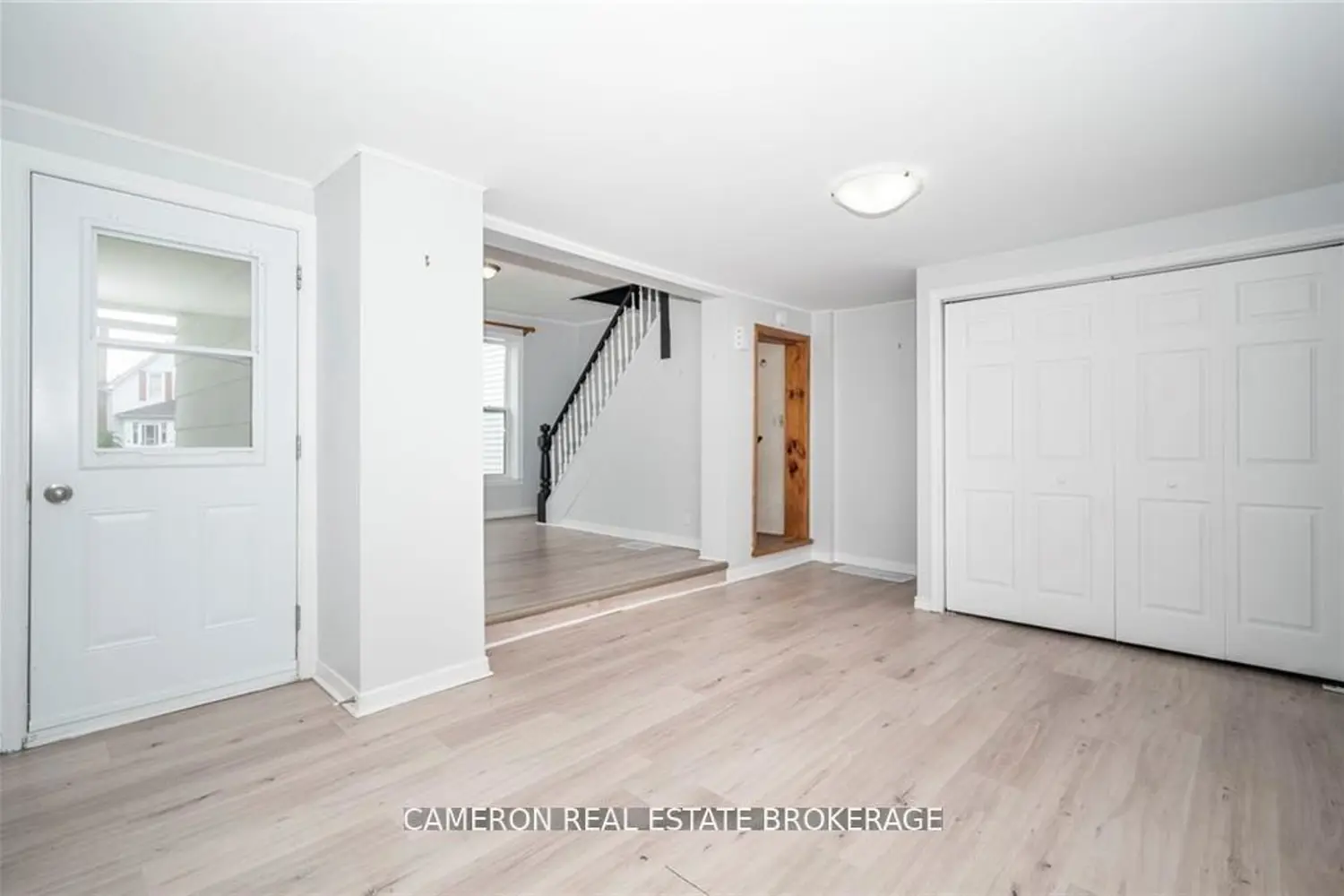 8-8 1/2 Adam Dixon Avenue photo 2