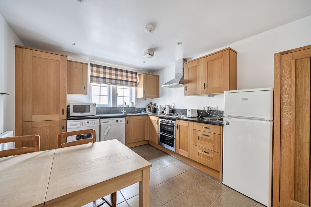Additional image 3 of 2 bed flat for salePackhorse Road, Gerrards Cross, Buckinghamshire SL9