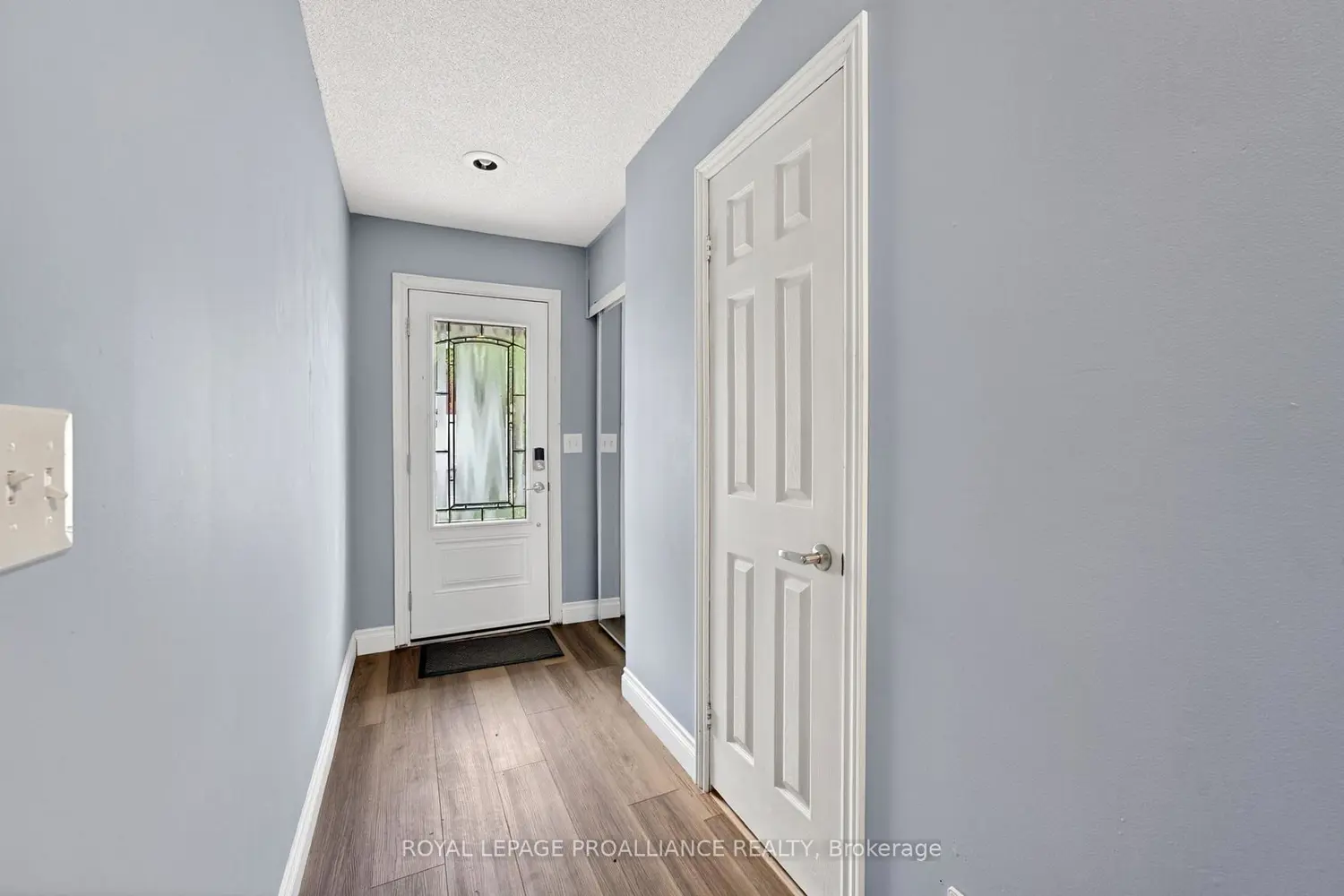 9 Progress Avenue 4 photo 3
