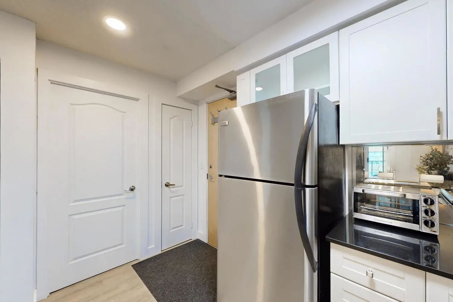 Additional image 4 of 212 Eglinton Avenue 1005