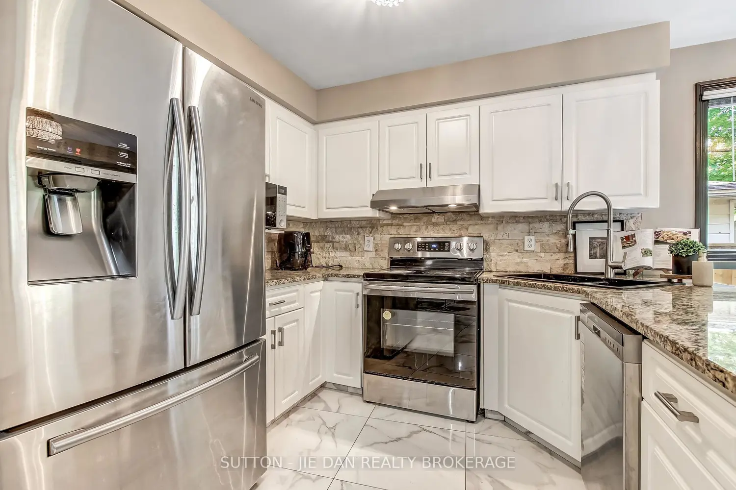 260 Chesham Avenue photo 5