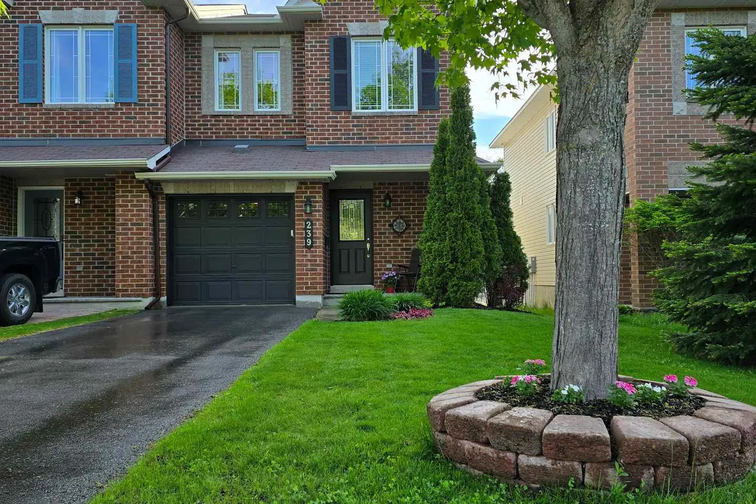 239 Hunterbrook Street photo 2