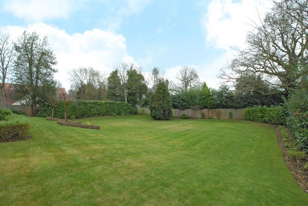 Additional image 14 of 2 bed flat for salePackhorse Road, Gerrards Cross, Buckinghamshire SL9