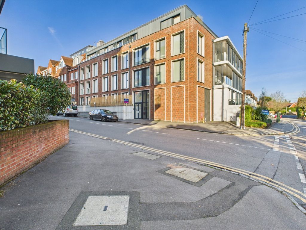 Additional image 3 of 2 bed flat for saleStation Road, Gerrards Cross, Buckinghamshire SL9