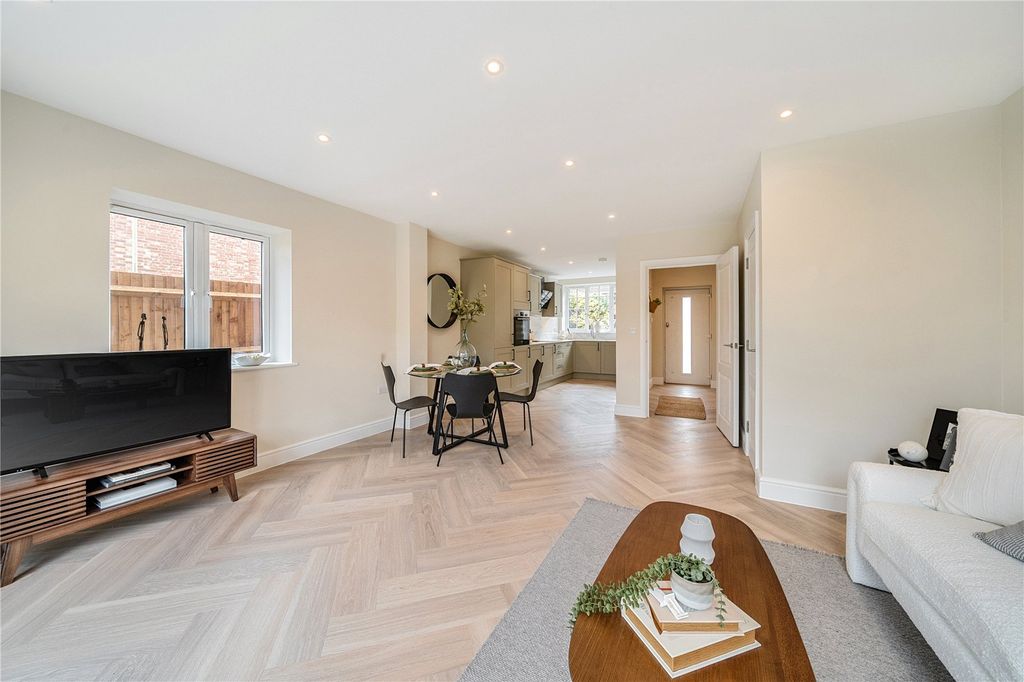 Additional image 7 of 3 bed semi-detached house for salePark Road, Farnborough, Hampshire GU14