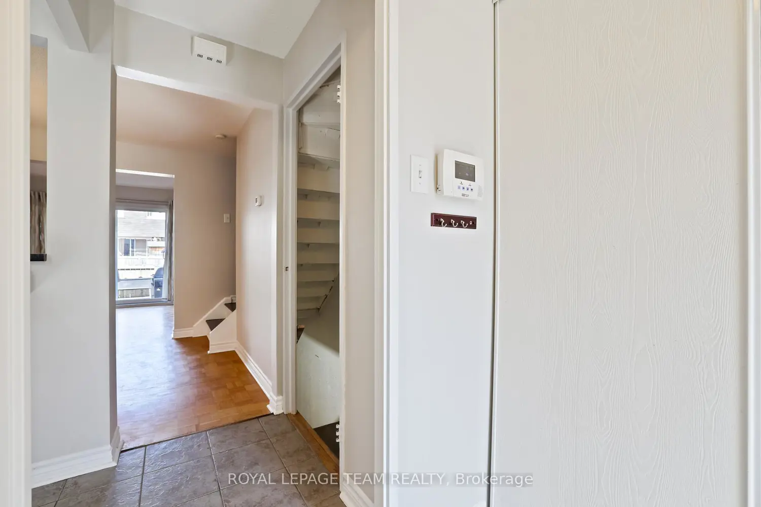 2942 Fairlea Crescent