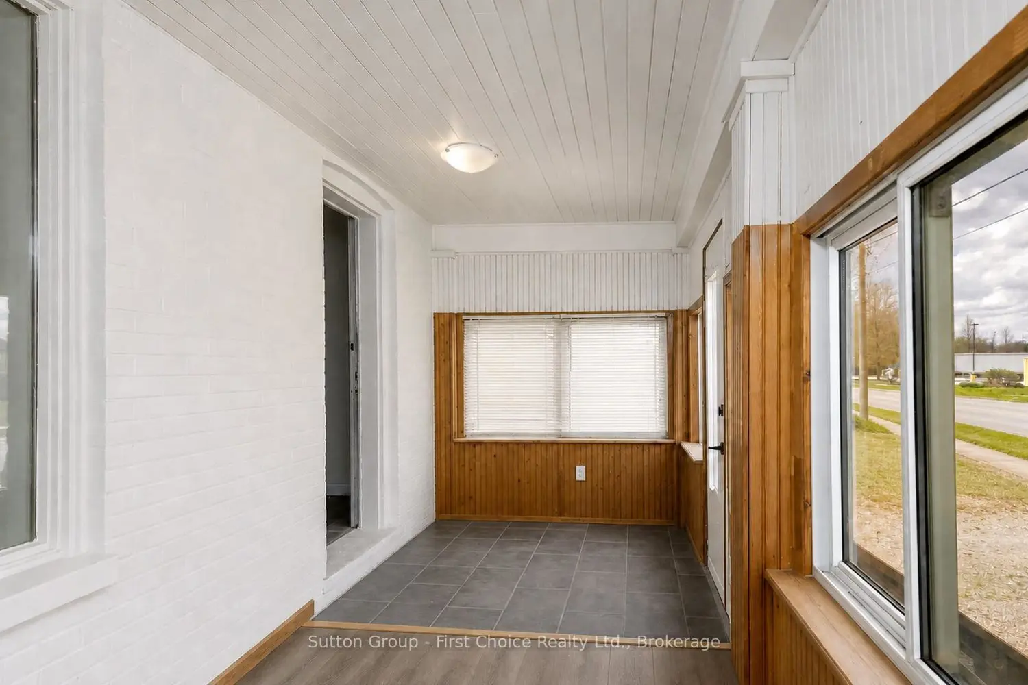383 Douro Street photo 4