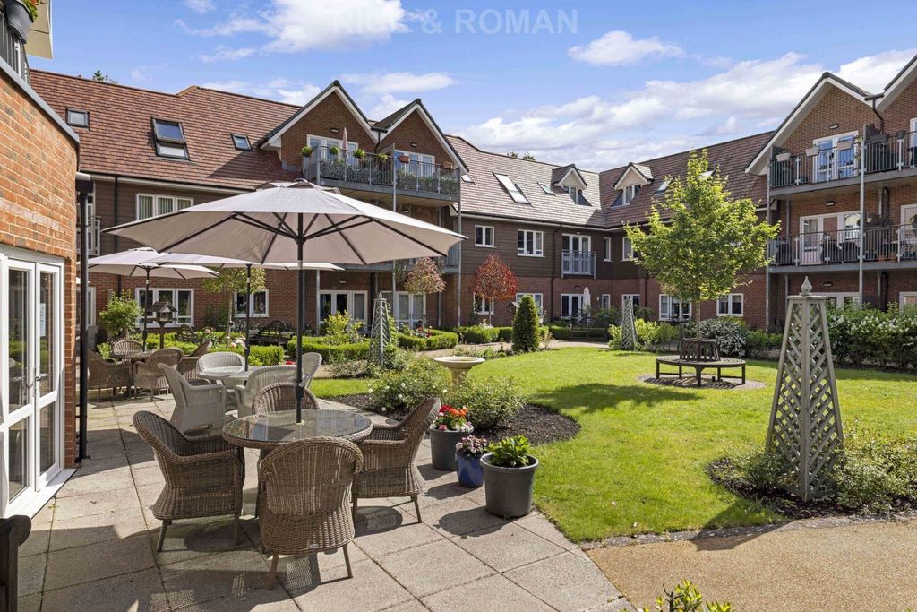 1 bed flat for saleKeble Court, Fleet GU52