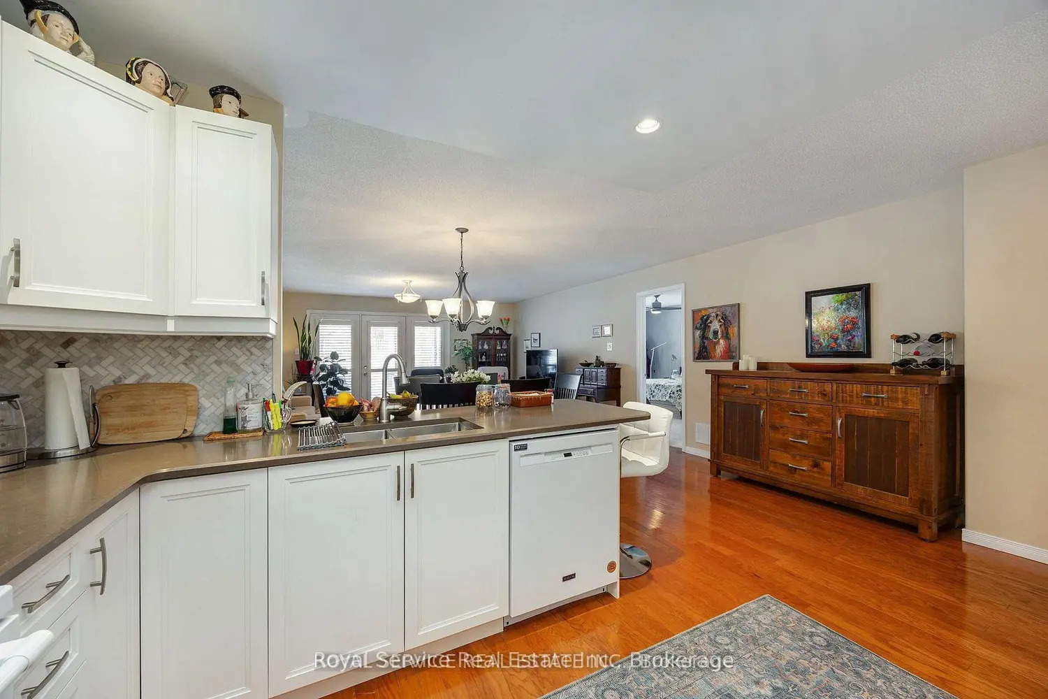 877 Wentworth Street 6 photo 4