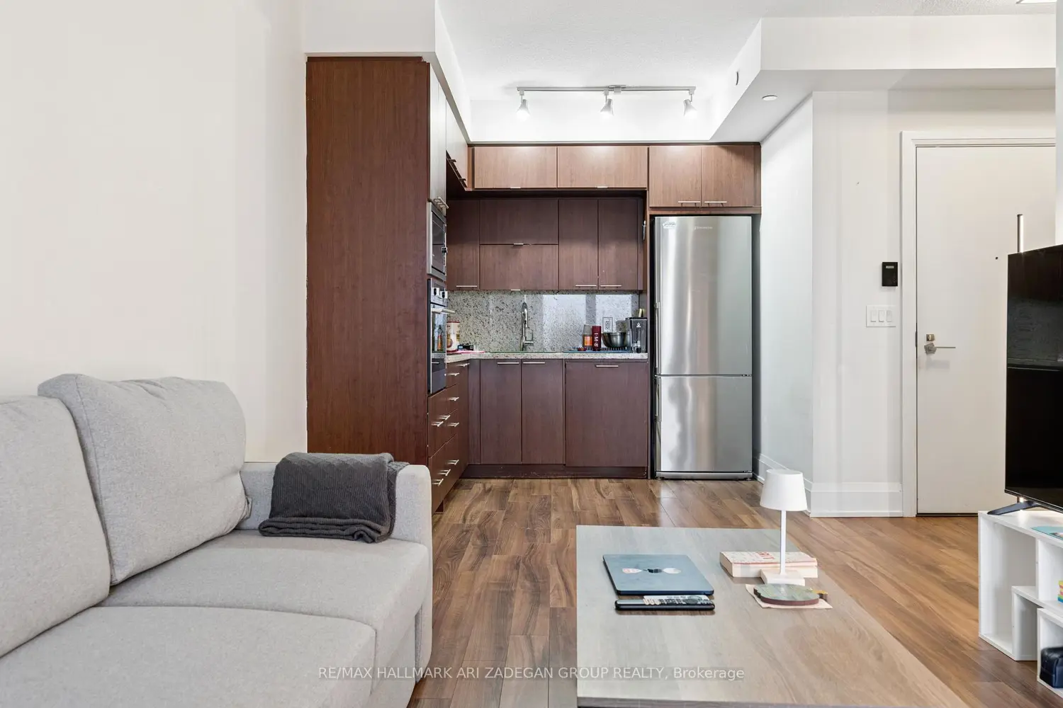 Additional image 6 of 120 Harrison Garden Boulevard 907