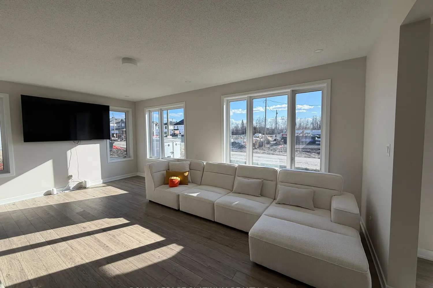 6384 Ottawa Street photo 4