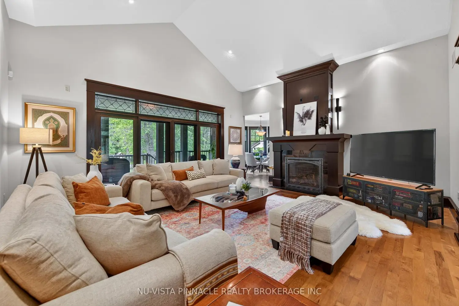9082 Ferne Drive photo 3