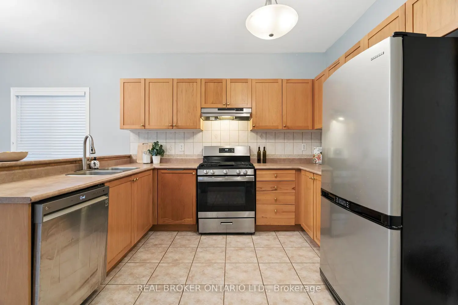 27 Spruce Boulevard photo 5