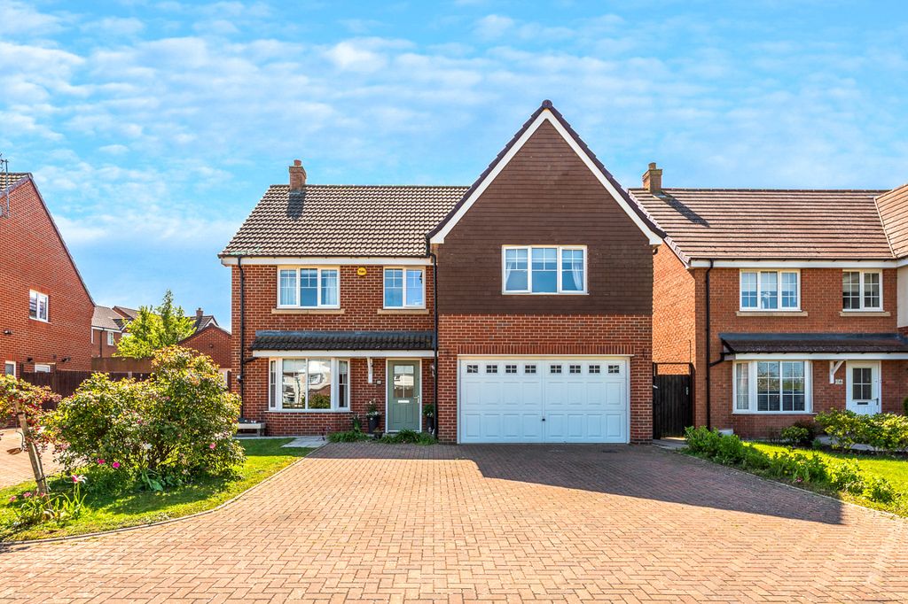 5 bed detached house for saleJonagold Place, Evesham WR11