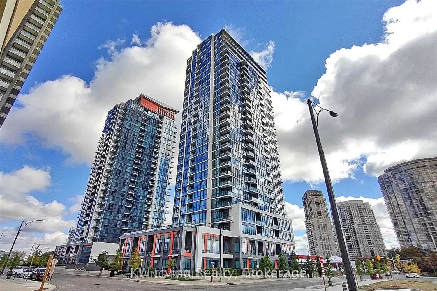 75 Eglinton Avenue 1807
