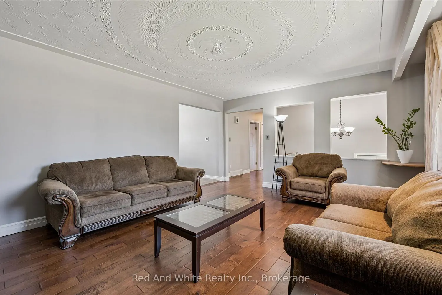 47 Oakhurst Crescent photo 4