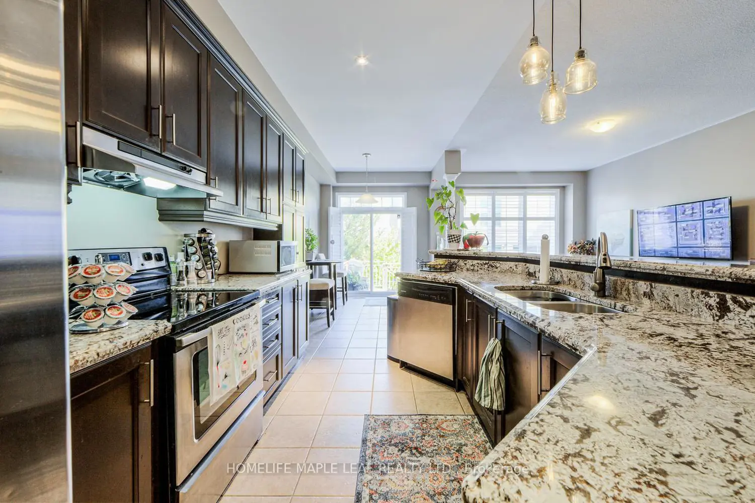 65 Cathedral Court photo 4