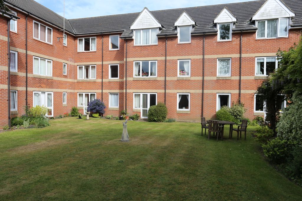 Additional image 10 of 1 bed flat for saleFelix Road, Felixstowe, Suffolk IP11