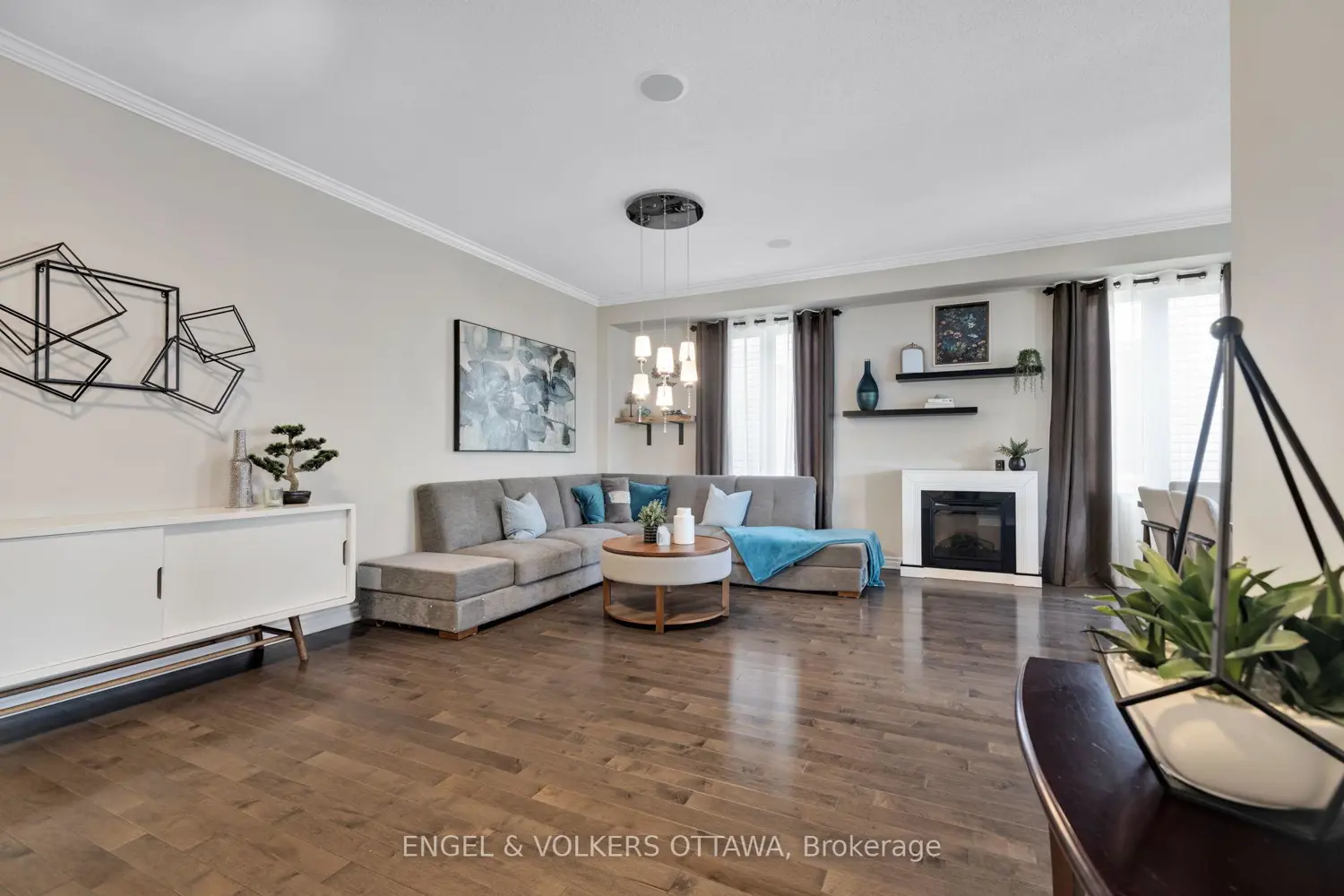 425 Cooks Mill Crescent photo 4