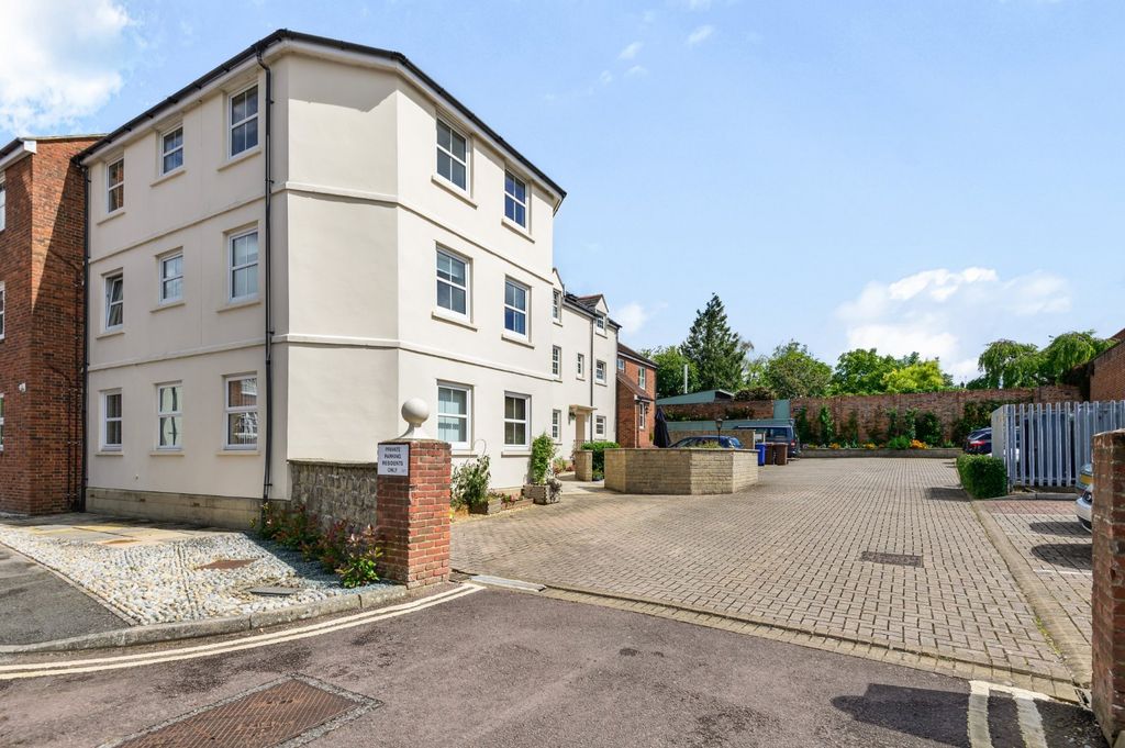 2 bed flat for saleChurch Street, Faringdon, Oxfordshire SN7