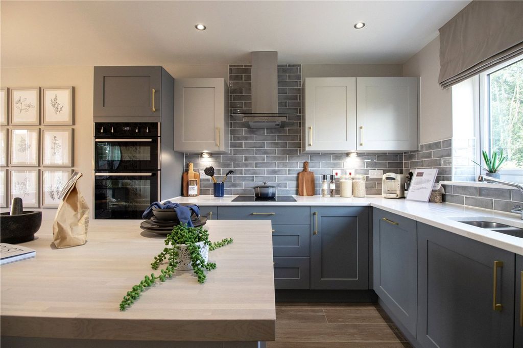 4 bed detached house for saleDamson Close, Lea DN21 photo 5