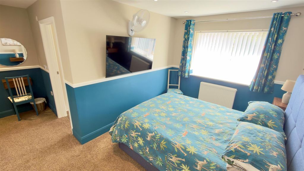 Additional image 7 of 5 bed chalet for saleFreshwater Bay, Isle Of Wight PO40