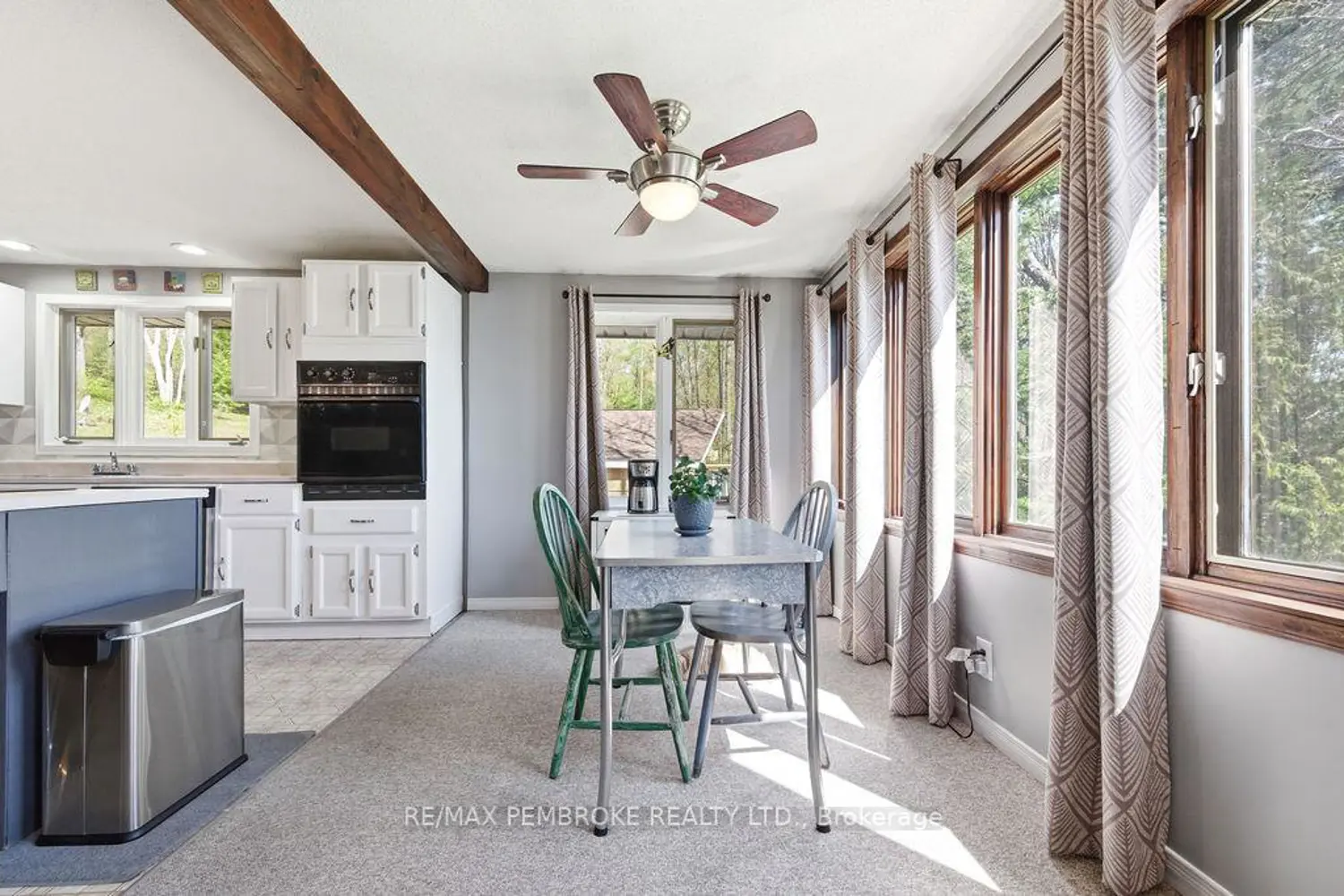 634 Goldfinch Way photo 5