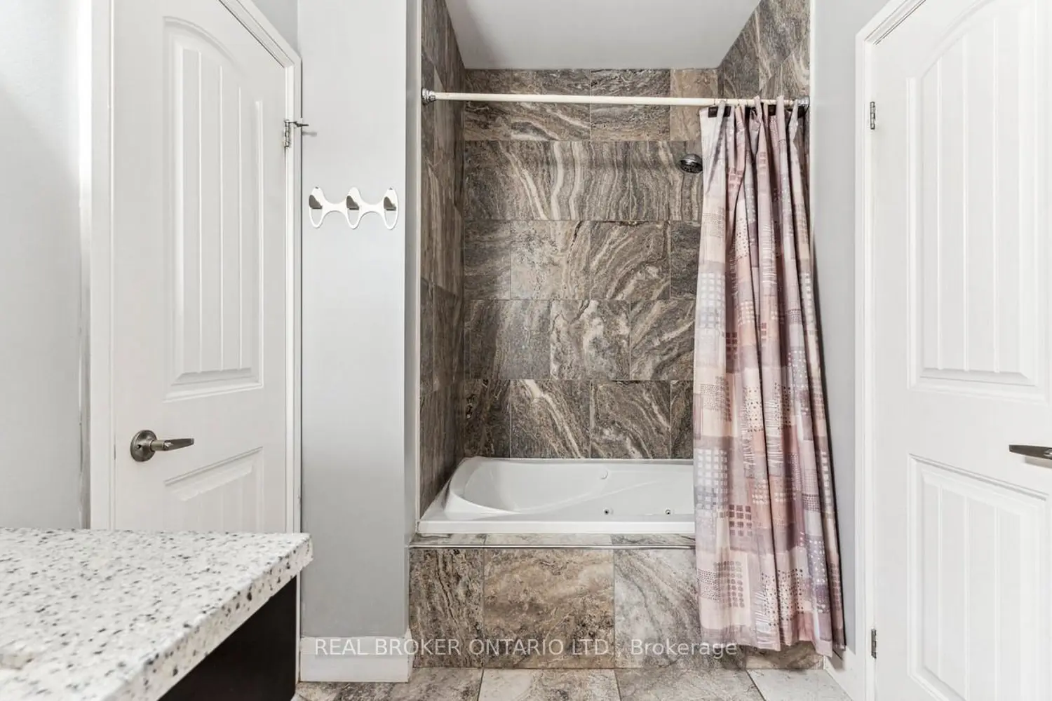 27 Bagshaw Crescent photo 5