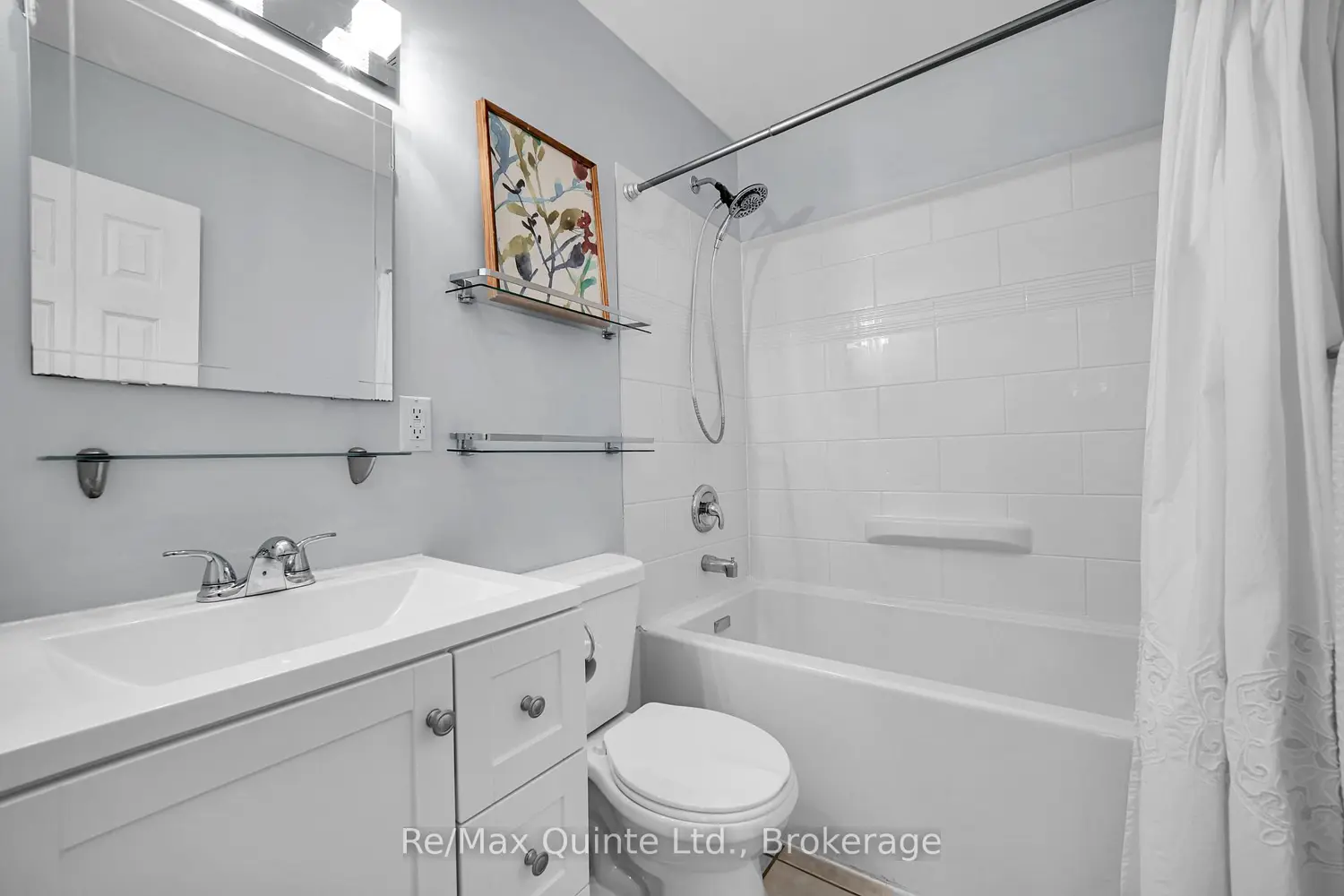 235 Byron Street photo 4