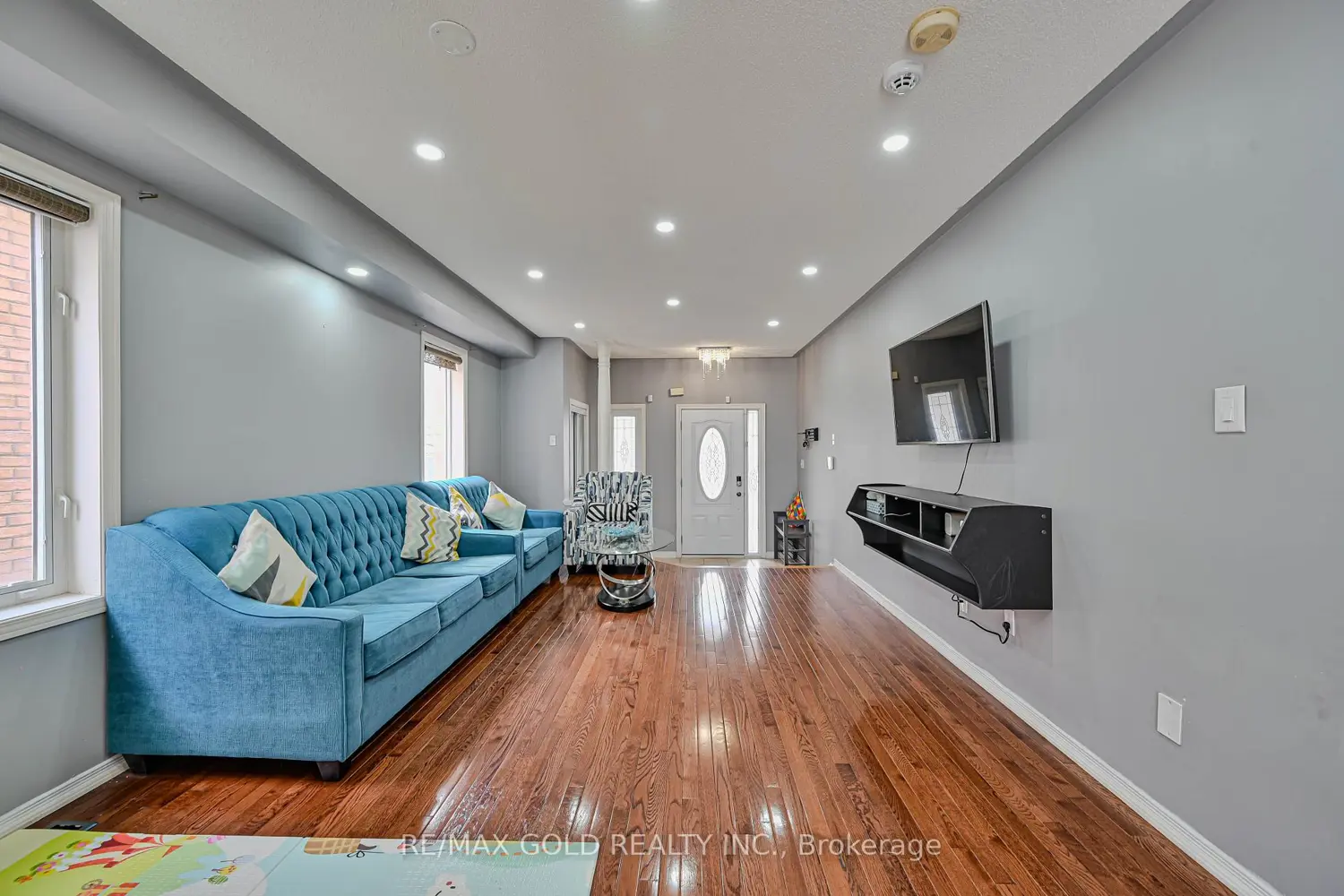 116 Heartleaf Crescent photo 2