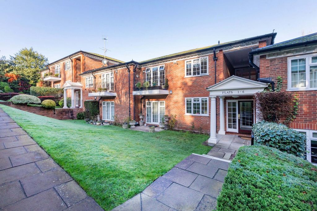 Additional image 15 of 3 bed flat for saleOak End Way, Gerrards Cross SL9