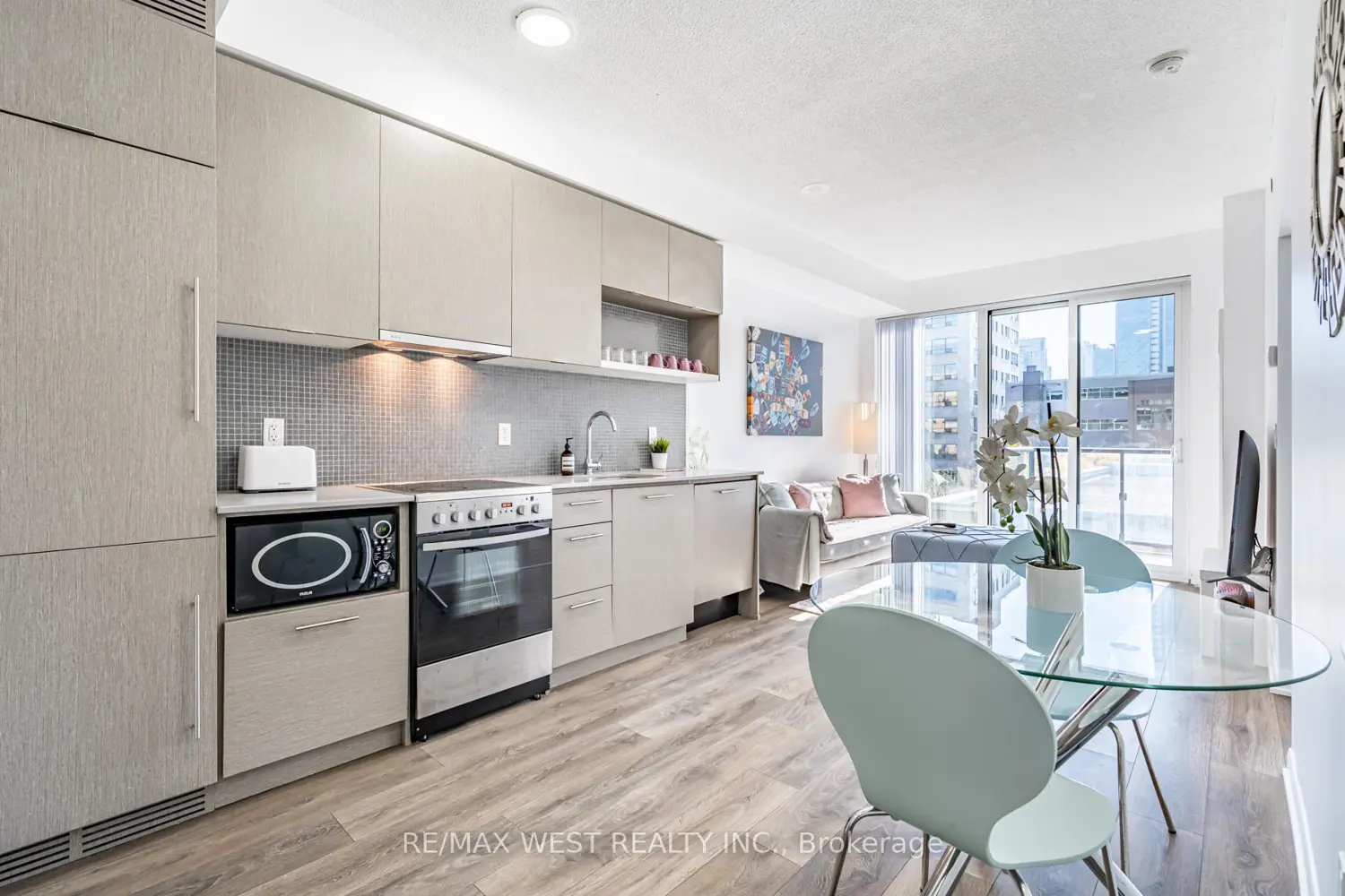 435 Richmond Street 409