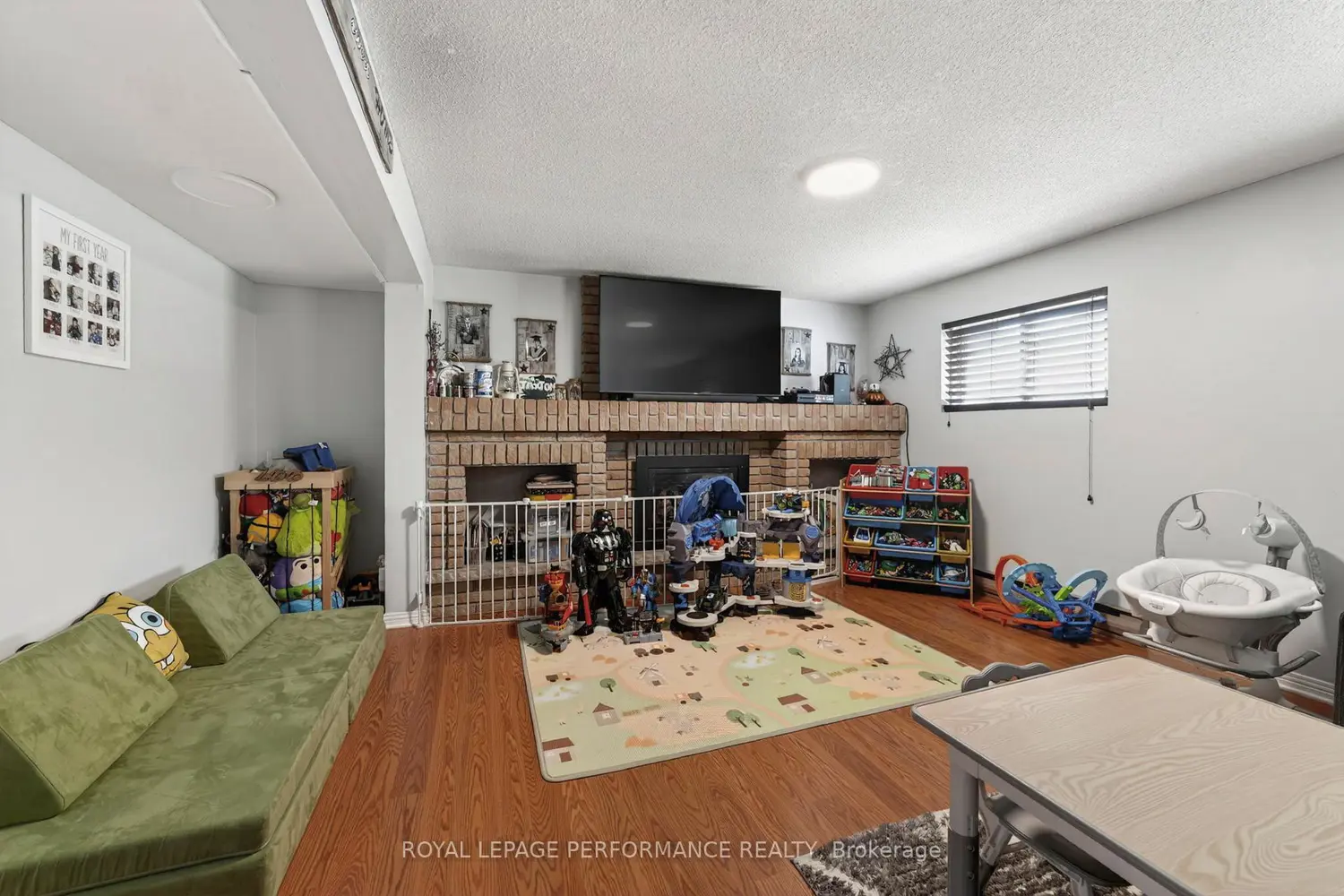 1321 Lochiel Street photo 4