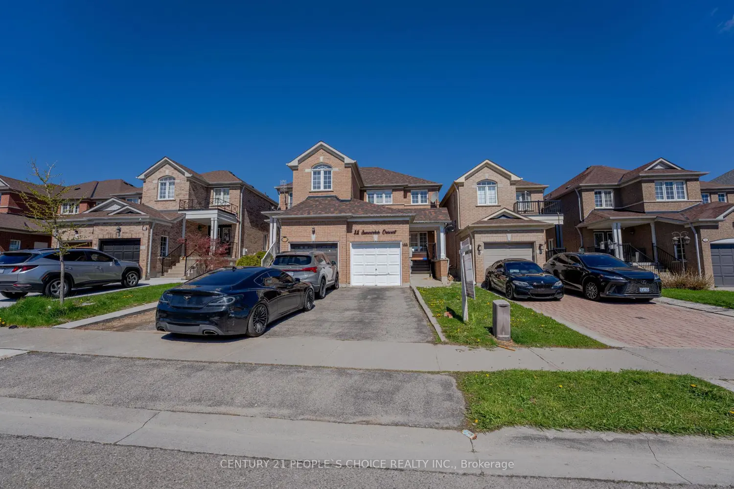 32 Summerdale Crescent photo 3