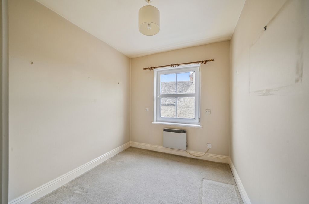 Additional image 8 of 2 bed flat for saleChurch Street, Faringdon, Oxfordshire SN7