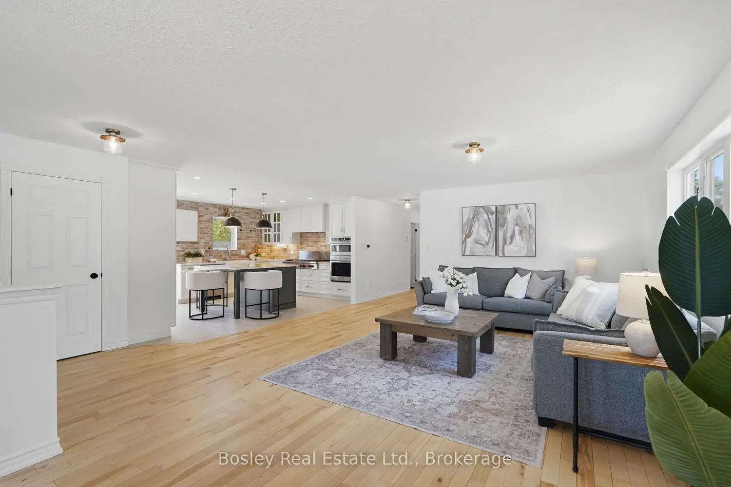 208 Lamont Court photo 5