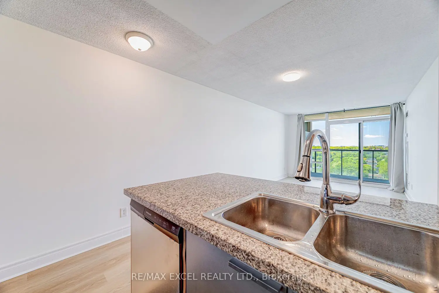 Additional image 4 of 18 Harrison Garden Boulevard 1512