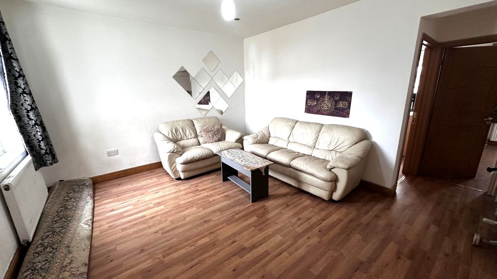 2 bed flat for saleGreenford Road UB6