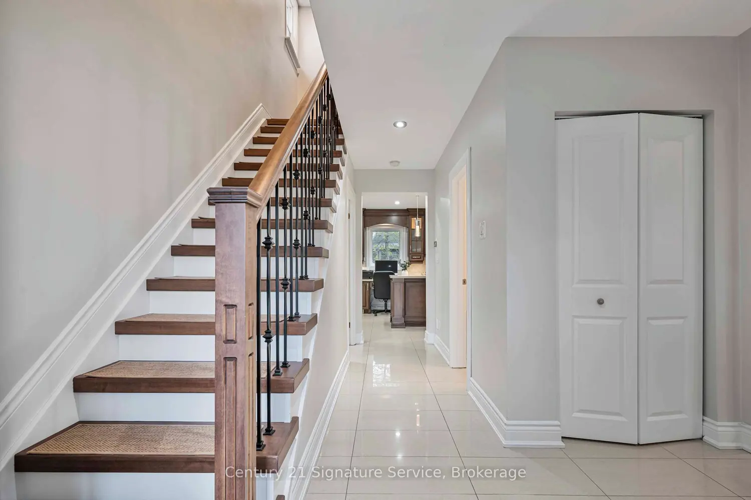 2235 Denise Road photo 2