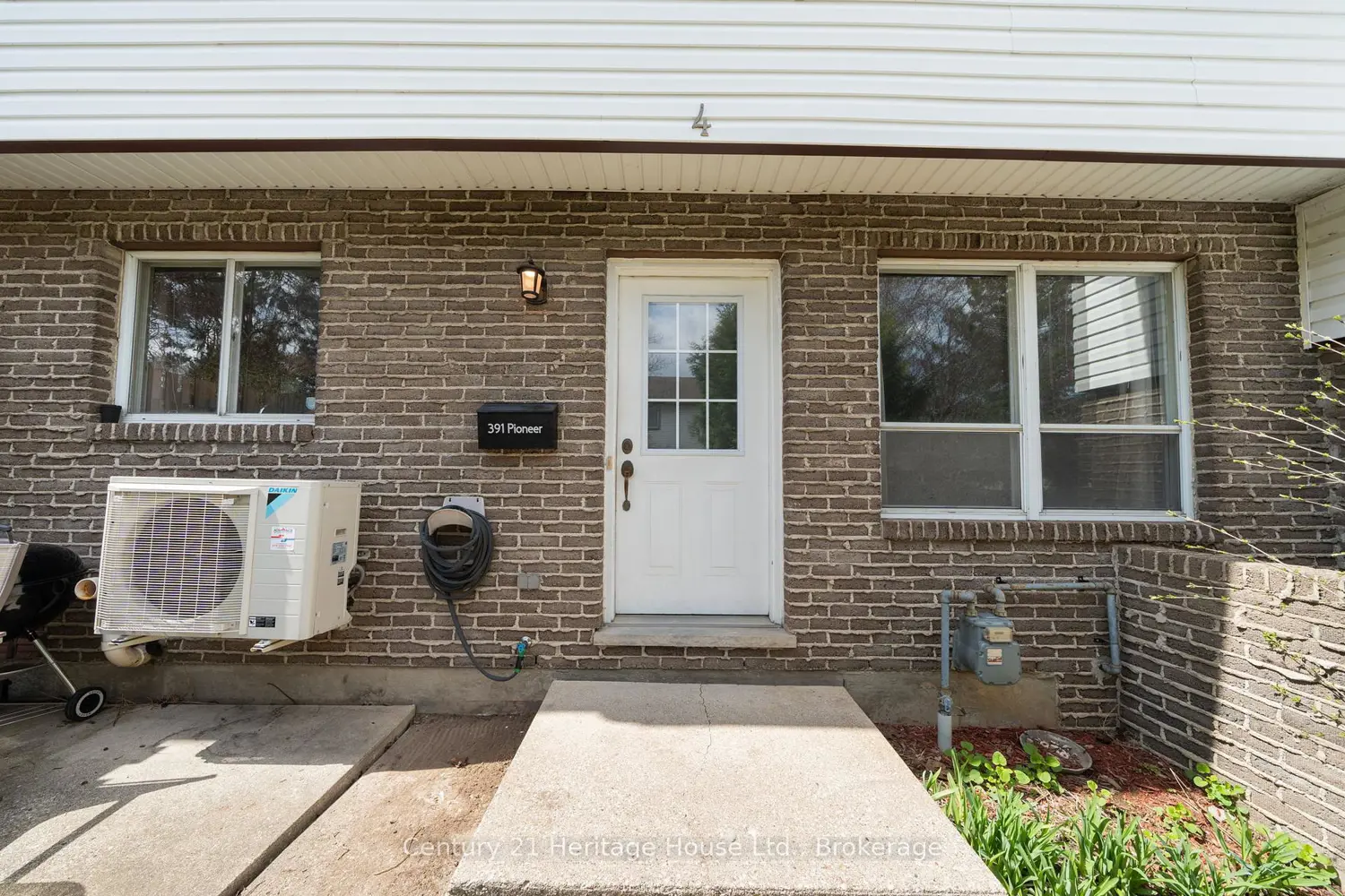 391 Pioneer Drive 4 photo 4