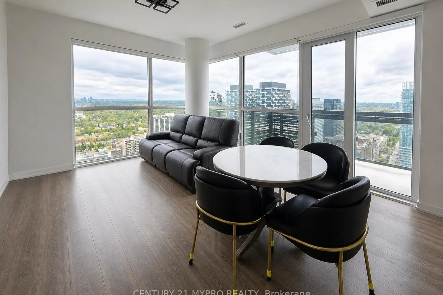 Additional image 4 of 39 Roehampton Avenue 3409