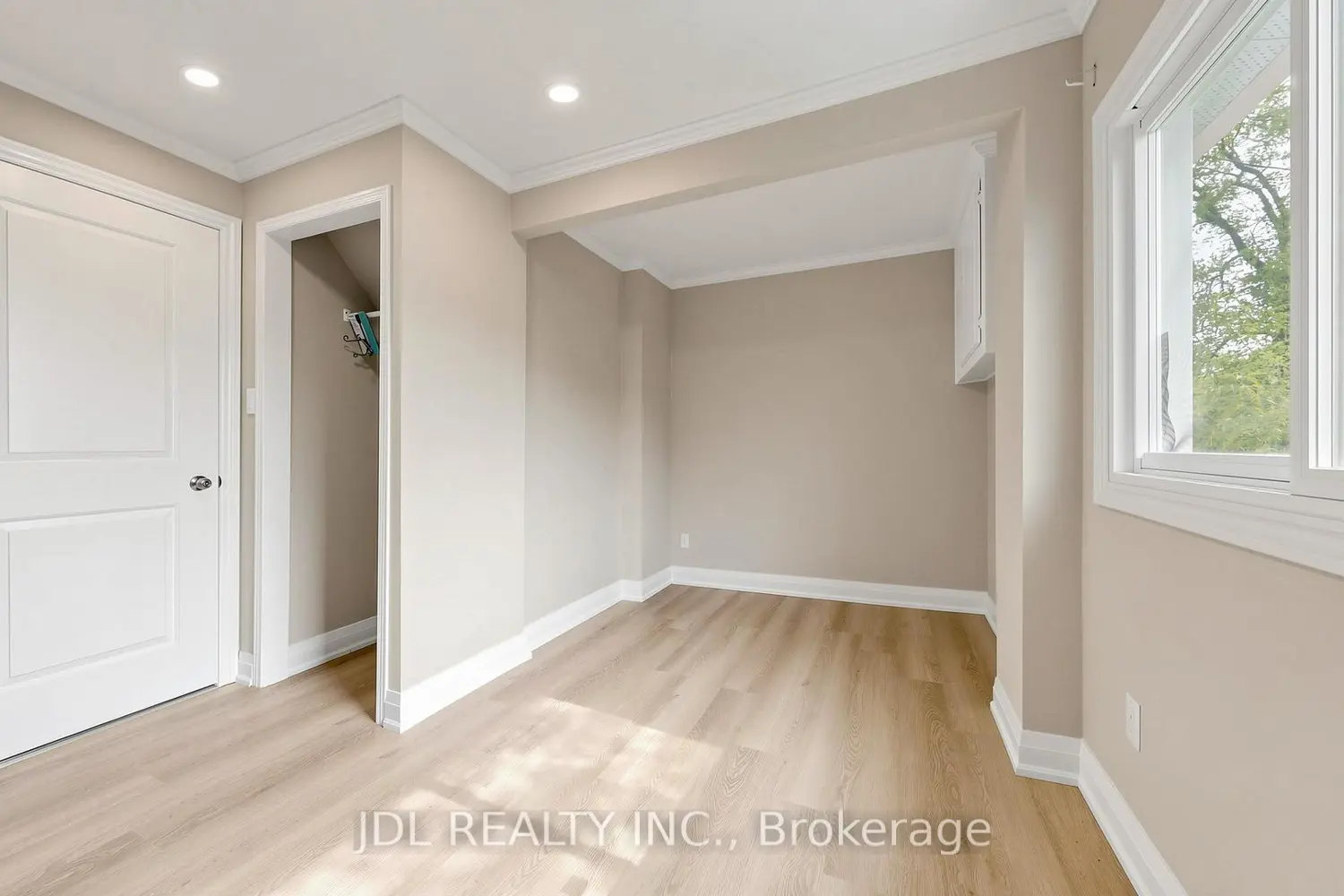 245 Royal Road photo 4