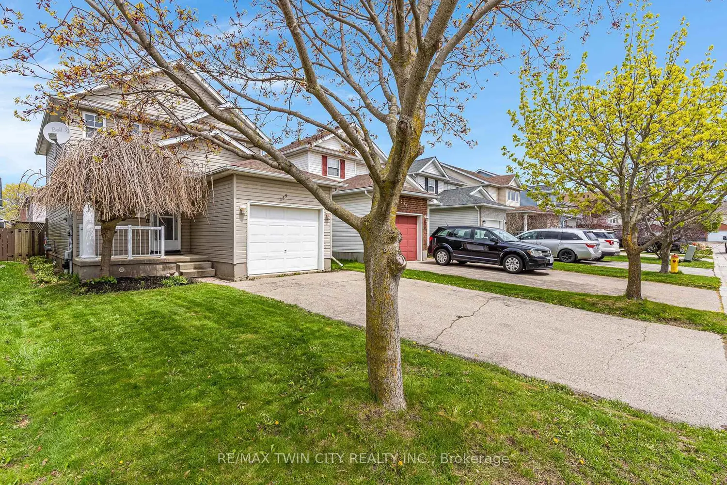 359 Highbrook Crescent photo 2