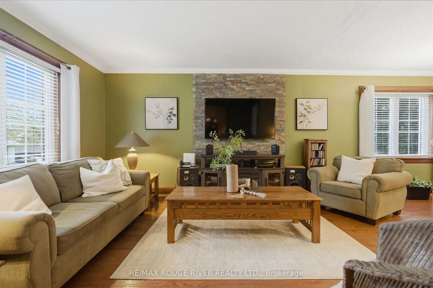 114 Mclaughlin Boulevard photo 2