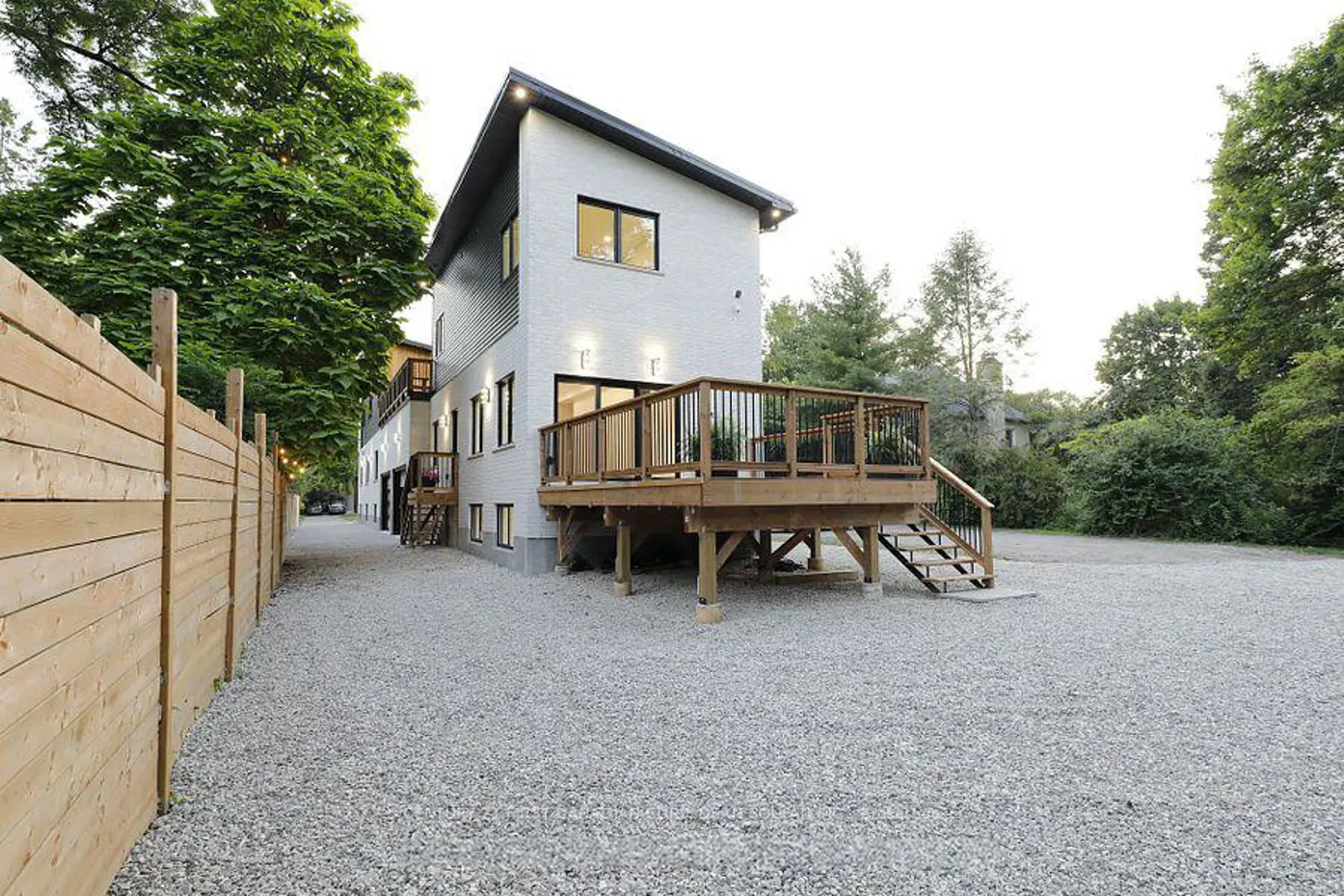 858 William Street photo 5