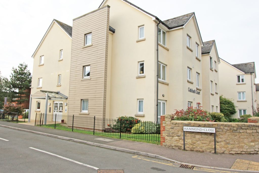 2 bed flat for saleHammond Close, Highworth SN6
